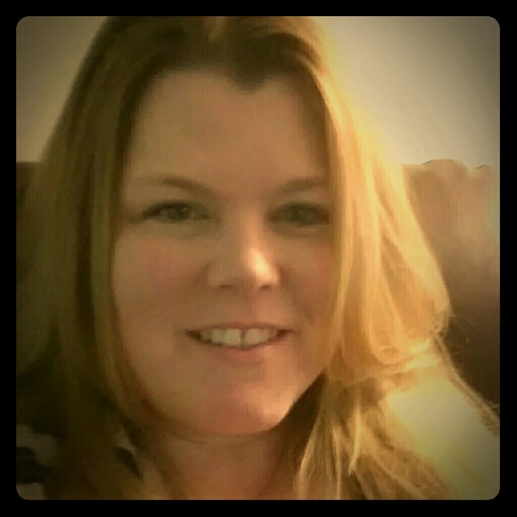 Meet your Posher, Tonya - Picture 1 of 2